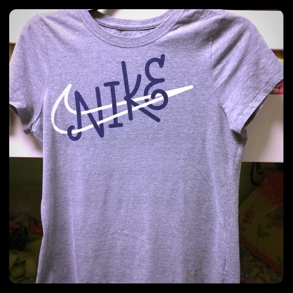 Girls Nike T-shirt Size L - Picture 1 of 2